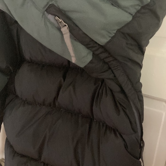 686 Faux fir lined hooded puffer snowboard jacket size XS extra small black gray - Picture 12 of 12